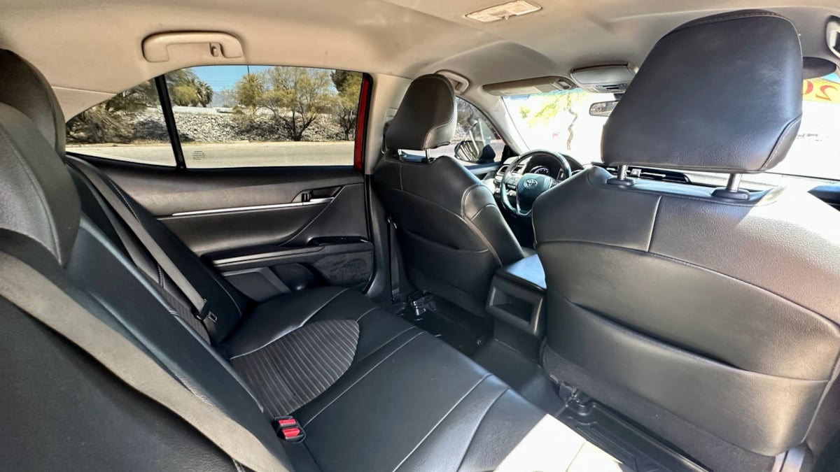2019 Toyota Camry SE - Photo 23