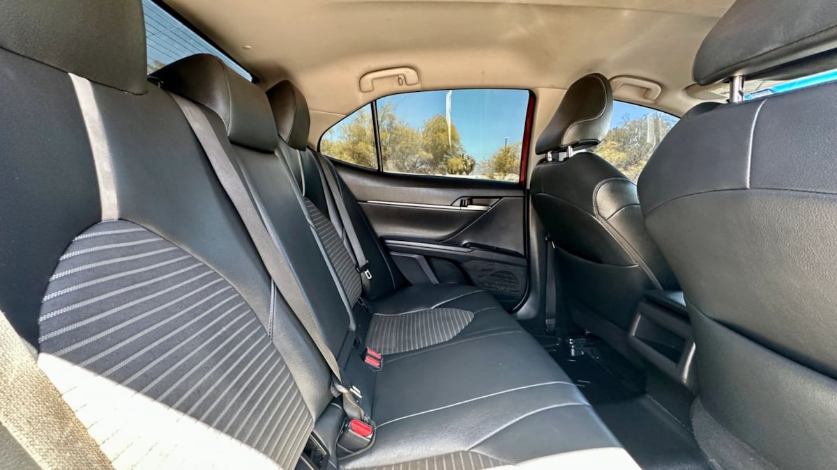 2019 Toyota Camry SE - Photo 24