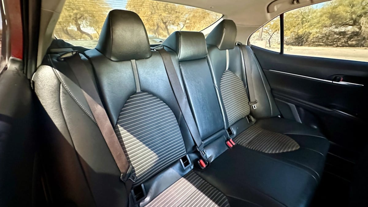 2019 Toyota Camry SE - Photo 29