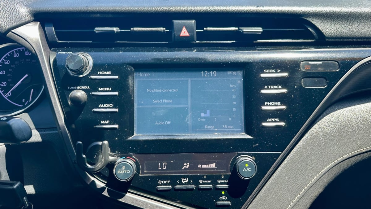 2019 Toyota Camry SE - Photo 32