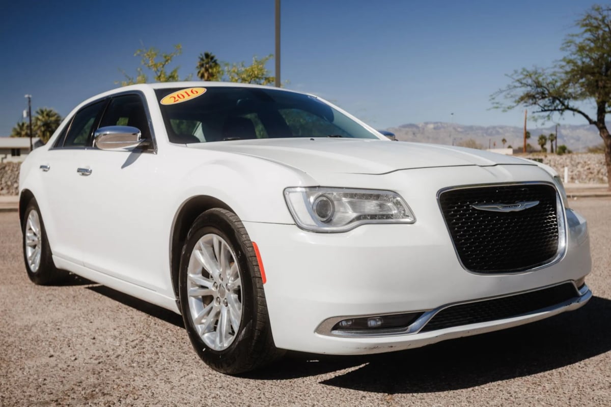 2016 Chrysler 300 C's photo