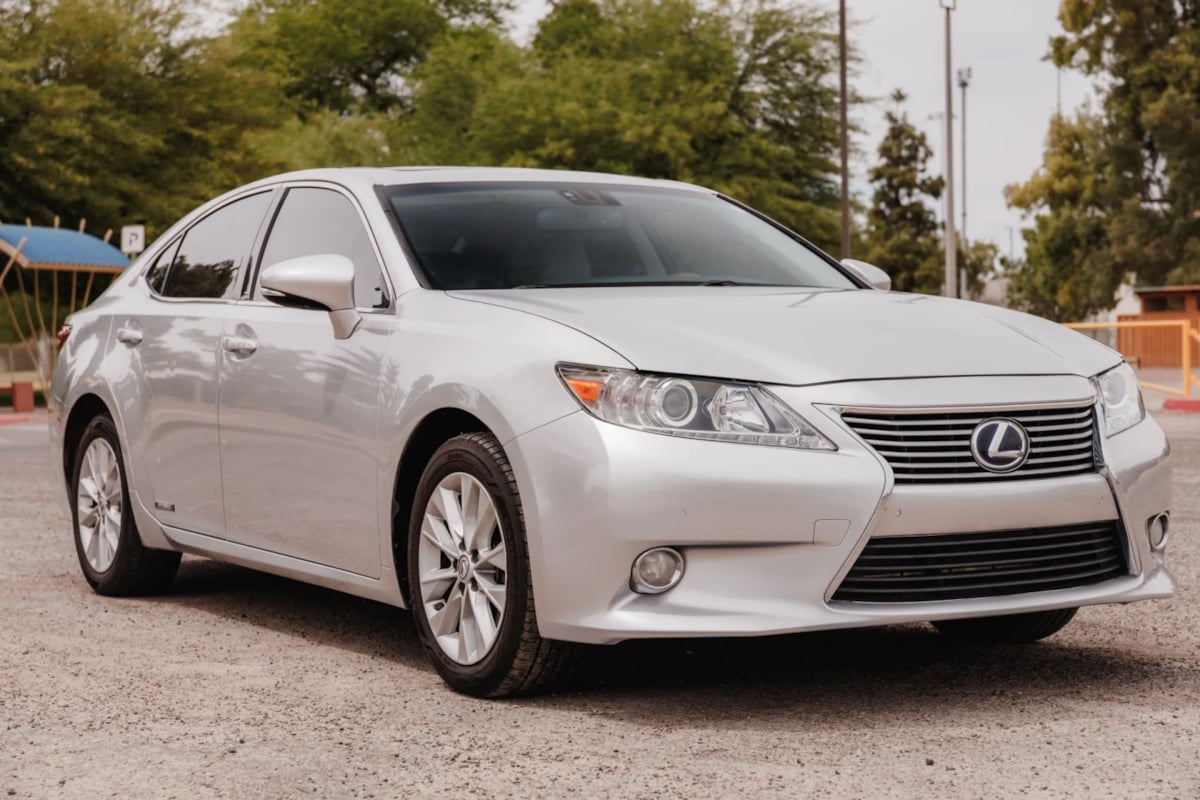 2013 Lexus ES 350 300h's photo