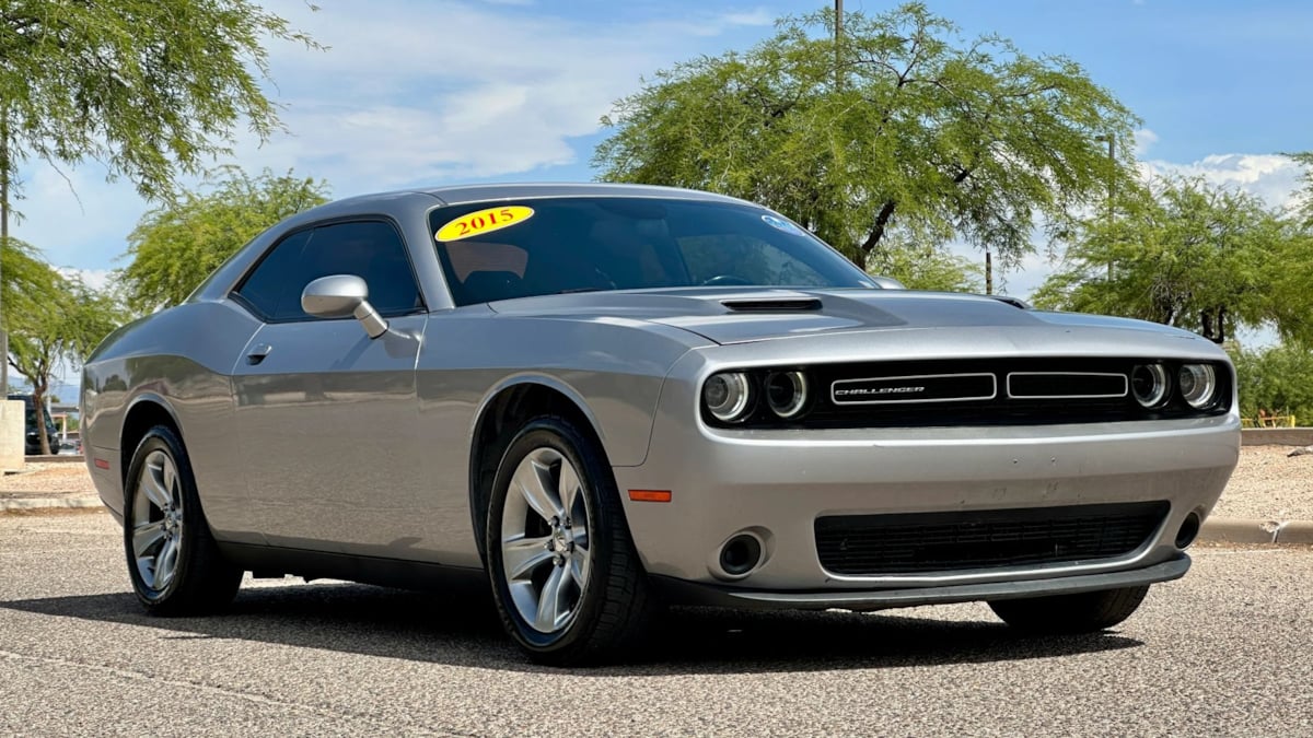 2015 Dodge Challenger SXT's photo