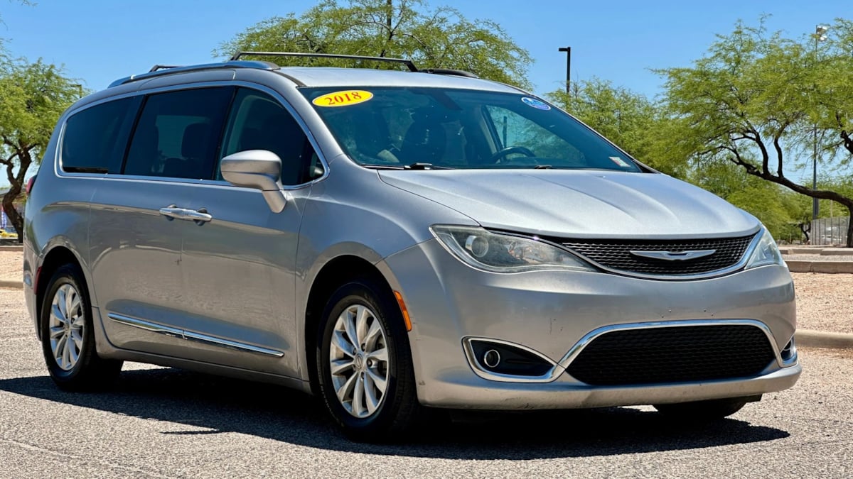 2018 Chrysler Pacifica Touring L's photo