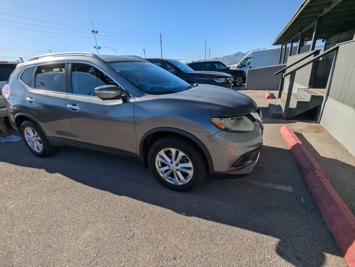 2015 Nissan Rogue SV FWD's photo