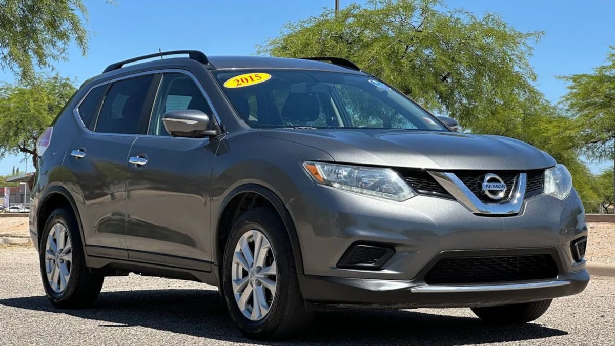 2015 Nissan Rogue SV FWD photo