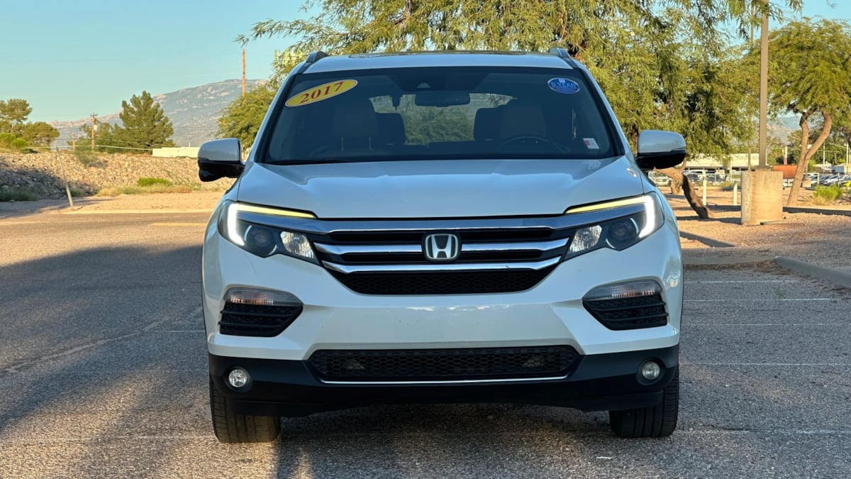 Photo 2 of this Honda Pilot
