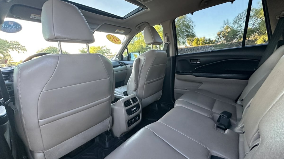 Photo 18 of this Honda Pilot