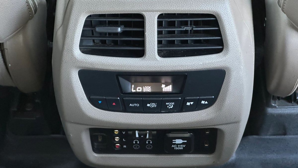 Photo 37 of this Honda Pilot