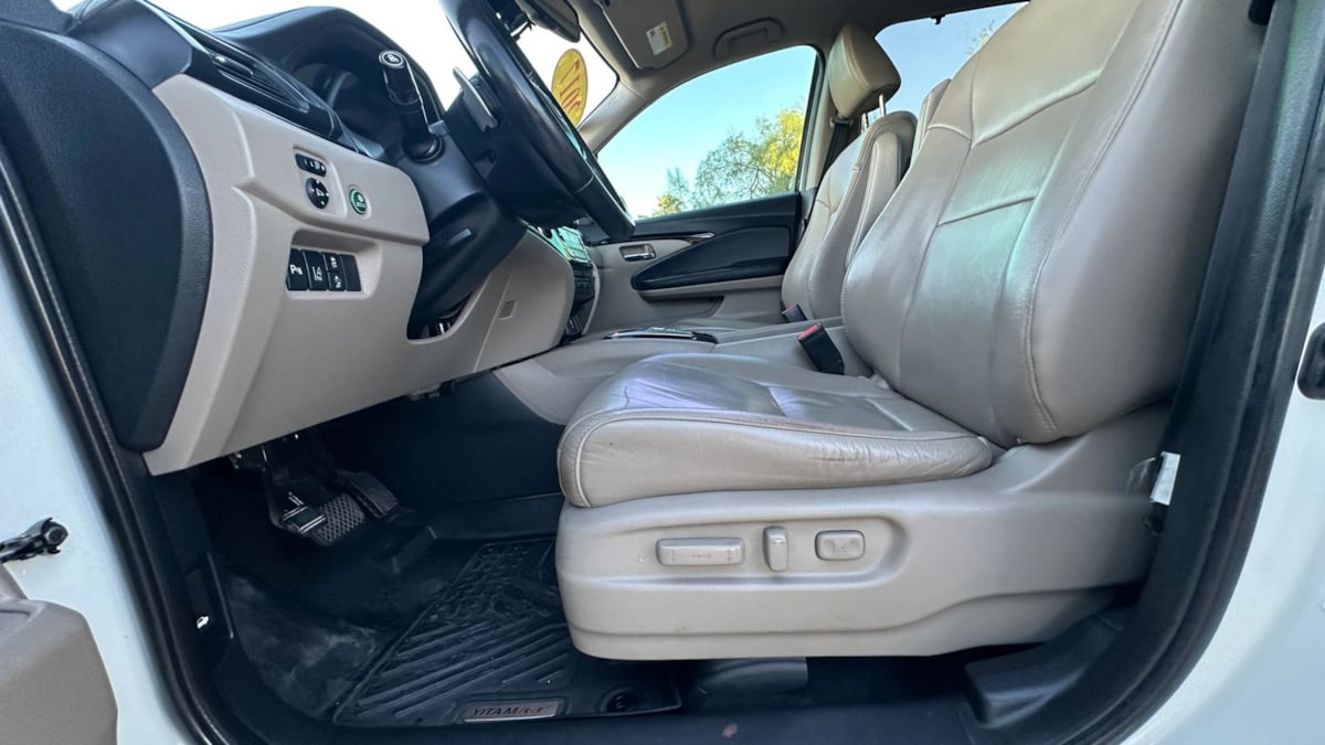 Photo 39 of this Honda Pilot