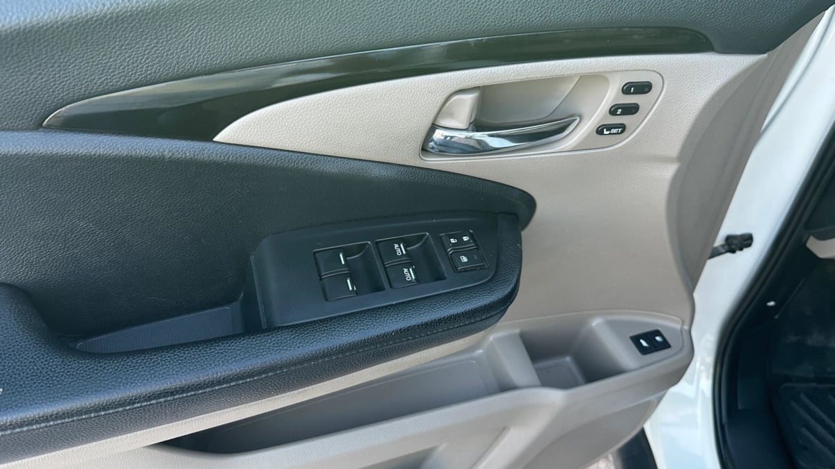 Photo 43 of this Honda Pilot
