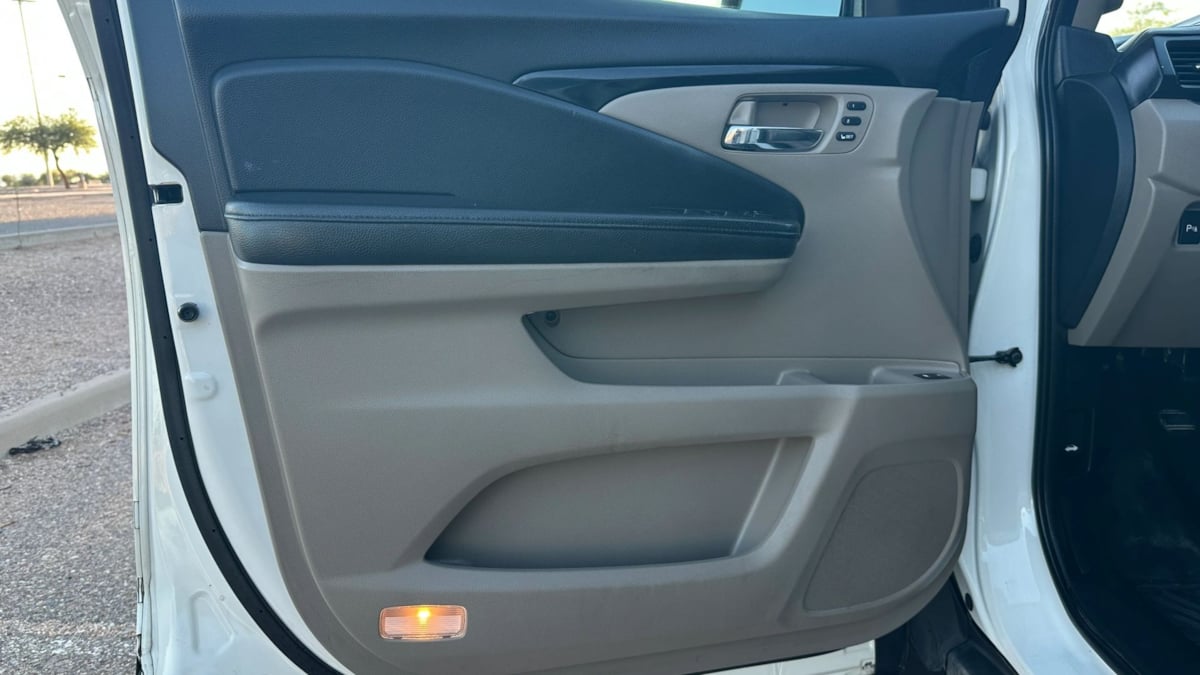 Photo 44 of this Honda Pilot