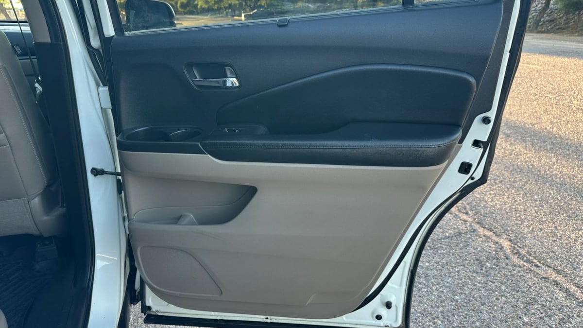 Photo 47 of this Honda Pilot