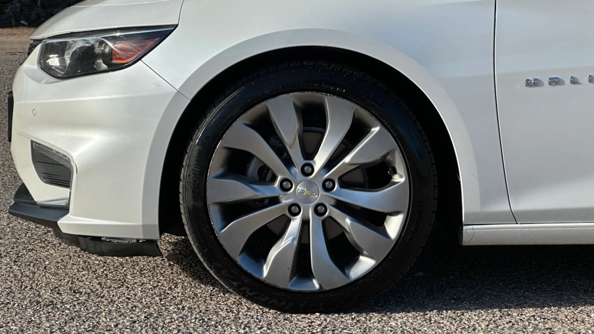 Photo 13 of this Chevrolet Malibu