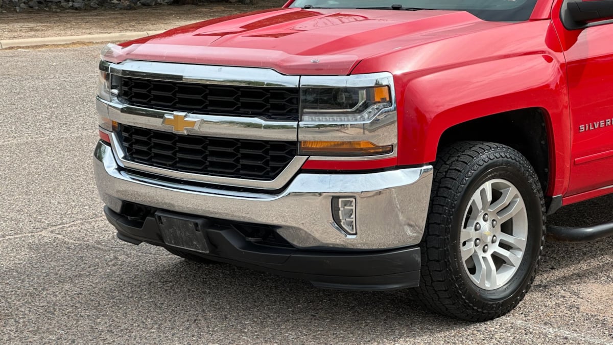 Photo 10 of this Chevrolet Silverado 1500
