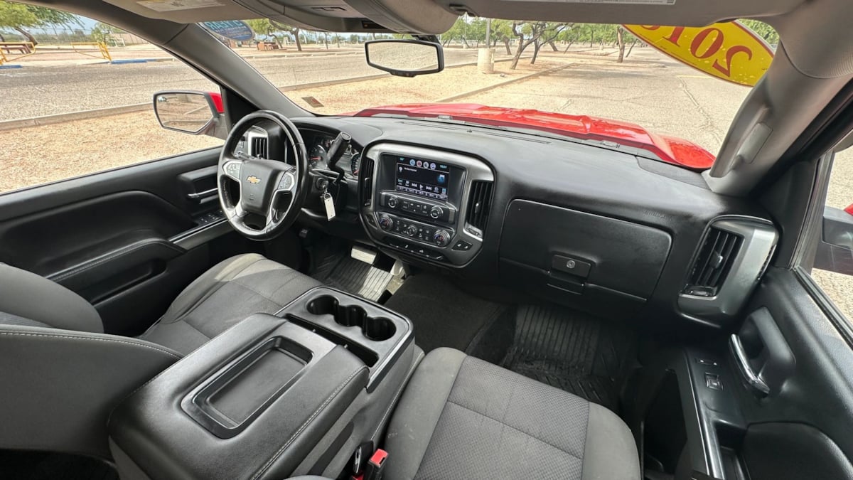 Photo 18 of this Chevrolet Silverado 1500
