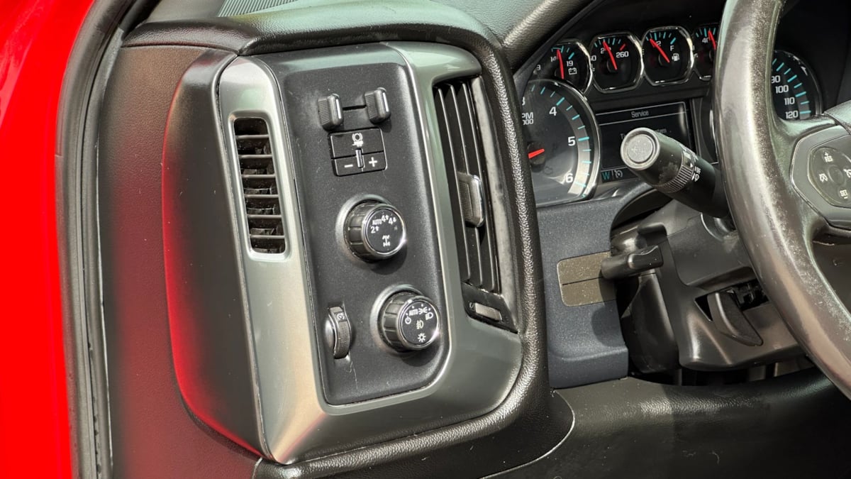 Photo 25 of this Chevrolet Silverado 1500