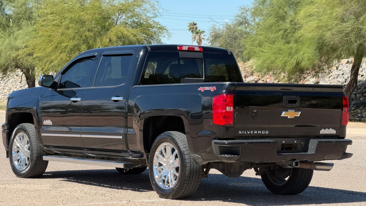 Photo 4 of this Chevrolet Silverado 1500