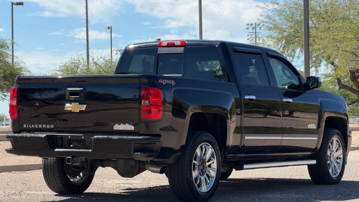 Photo 6 of this Chevrolet Silverado 1500