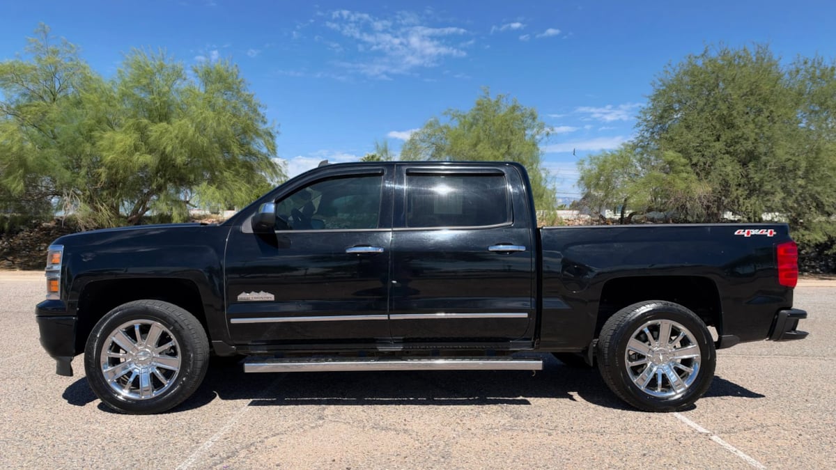 Photo 8 of this Chevrolet Silverado 1500