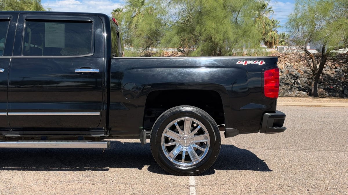 Photo 10 of this Chevrolet Silverado 1500