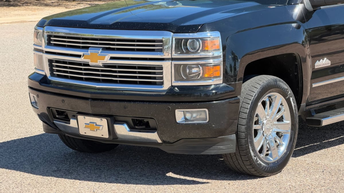 Photo 11 of this Chevrolet Silverado 1500