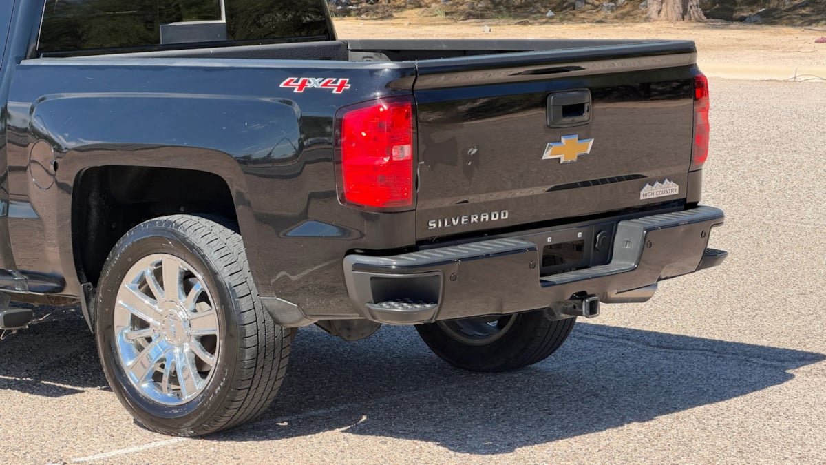 Photo 12 of this Chevrolet Silverado 1500