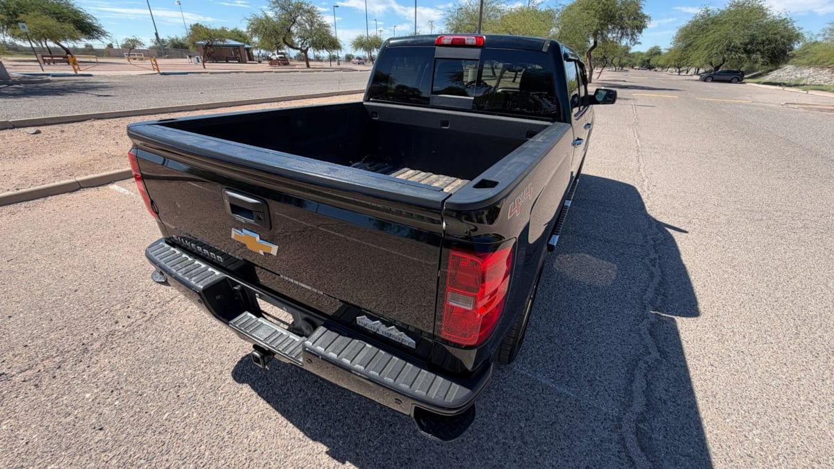 Photo 14 of this Chevrolet Silverado 1500