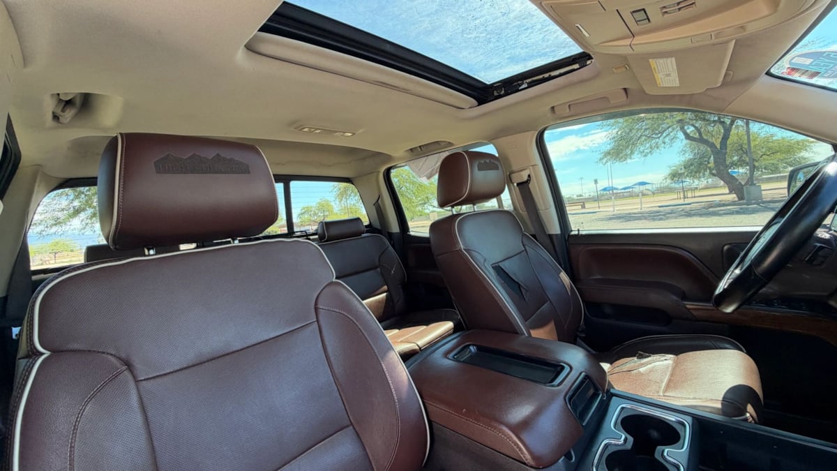 Photo 17 of this Chevrolet Silverado 1500