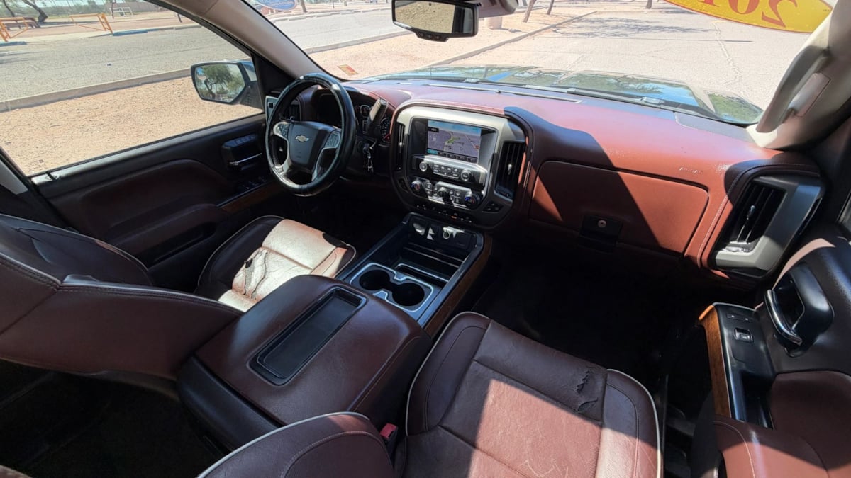 Photo 19 of this Chevrolet Silverado 1500