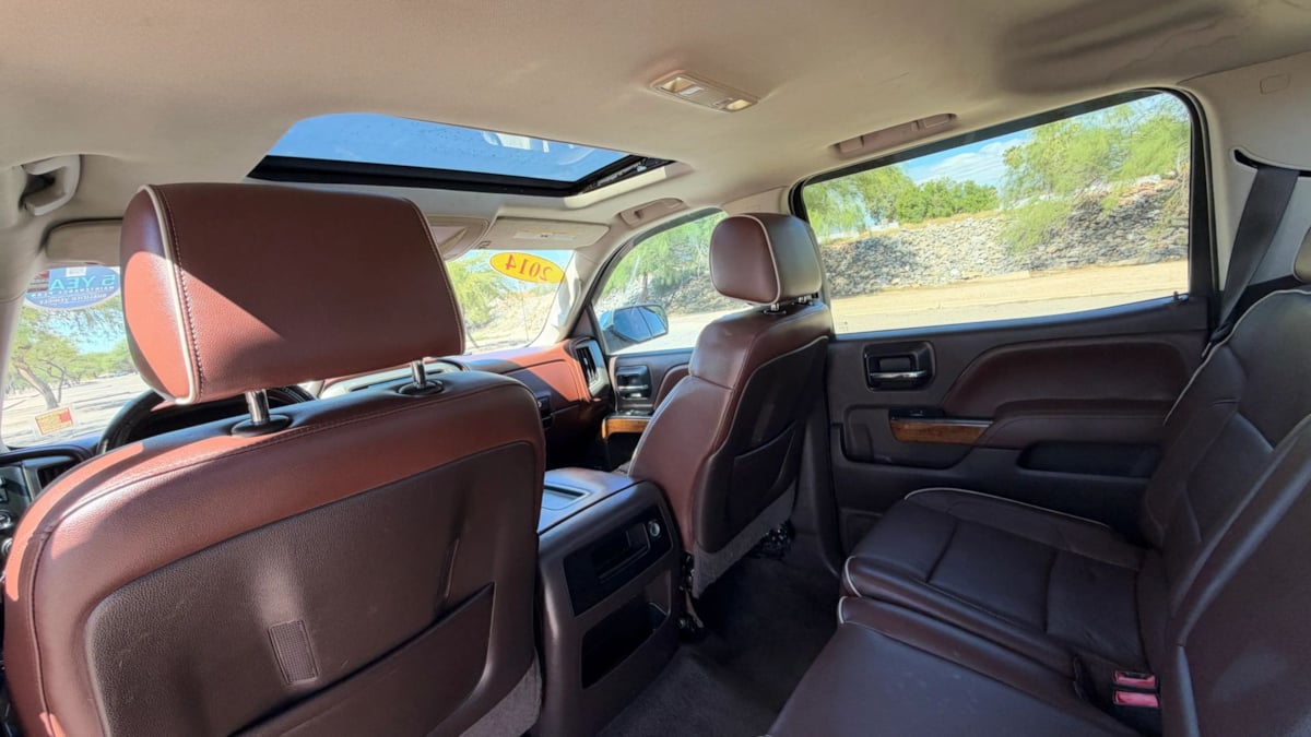 Photo 20 of this Chevrolet Silverado 1500