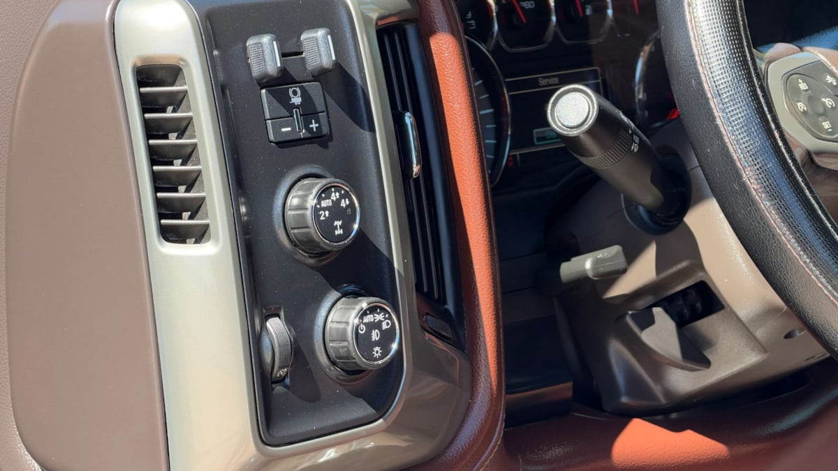 Photo 26 of this Chevrolet Silverado 1500