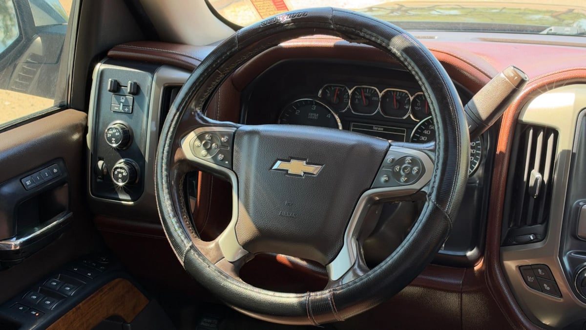 Photo 29 of this Chevrolet Silverado 1500
