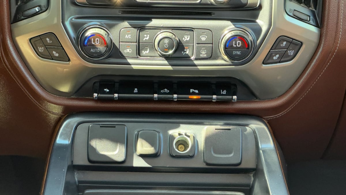 Photo 33 of this Chevrolet Silverado 1500