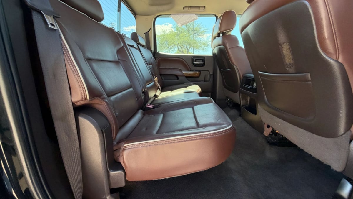 Photo 38 of this Chevrolet Silverado 1500