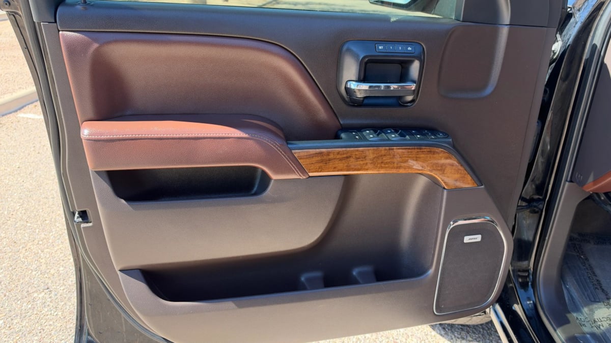 Photo 41 of this Chevrolet Silverado 1500