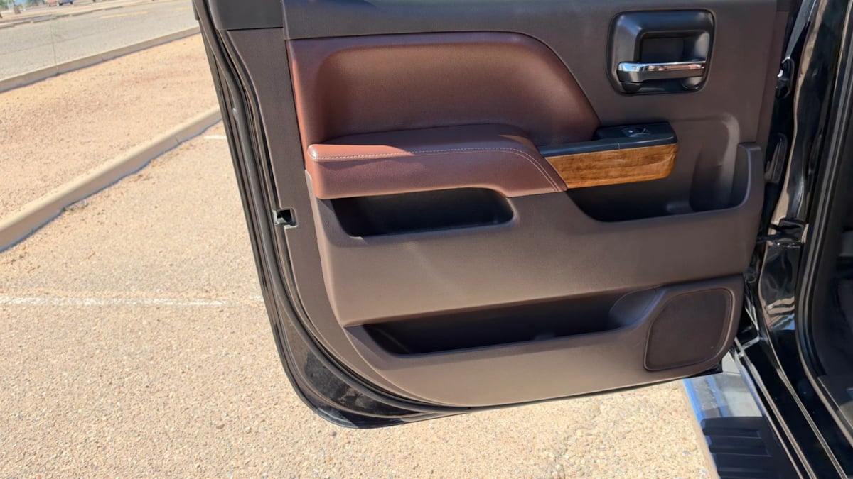 Photo 42 of this Chevrolet Silverado 1500