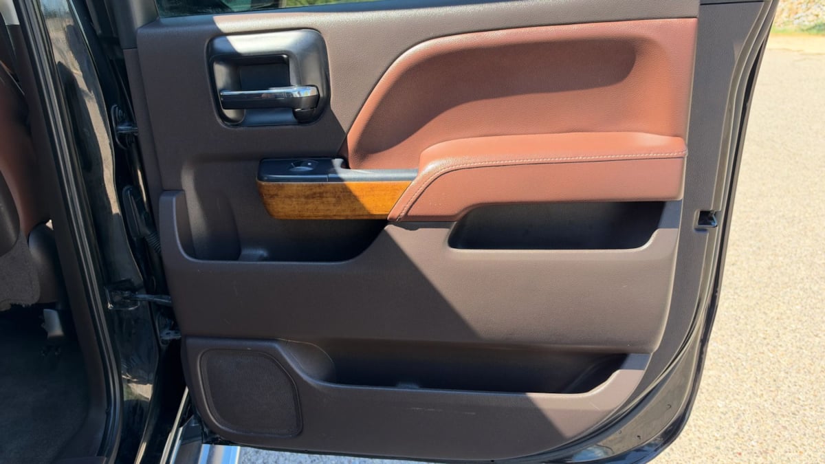 Photo 43 of this Chevrolet Silverado 1500