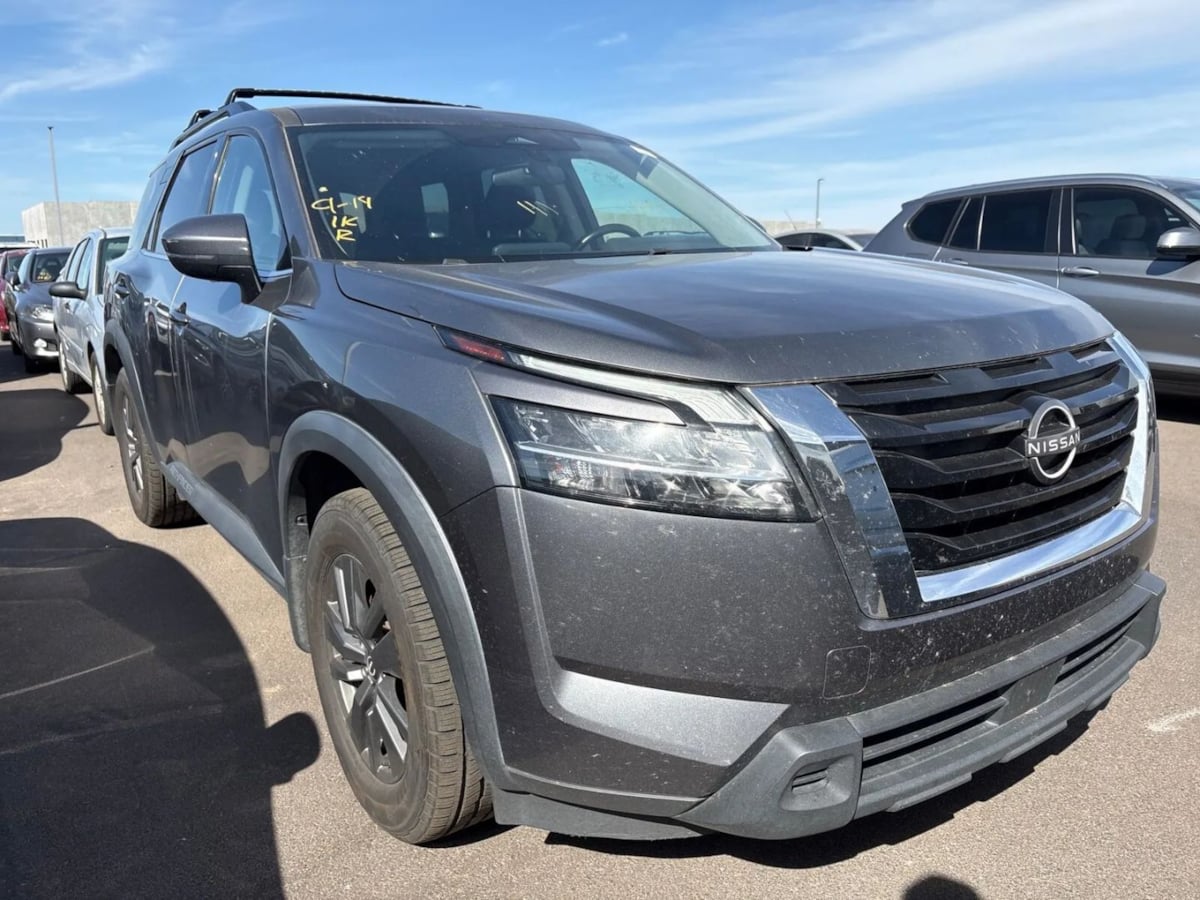 2022 Nissan Pathfinder SV