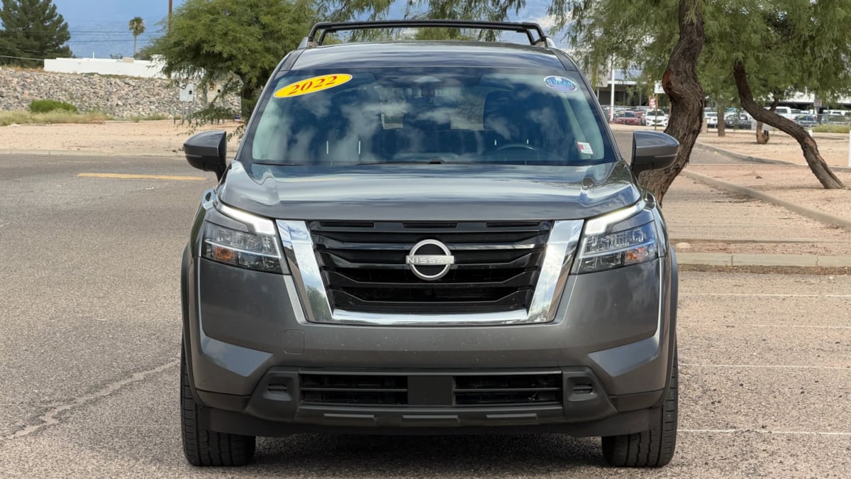 Photo 2 of this Nissan Pathfinder