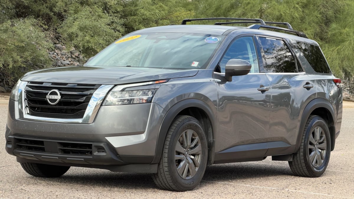 Photo 3 of this Nissan Pathfinder