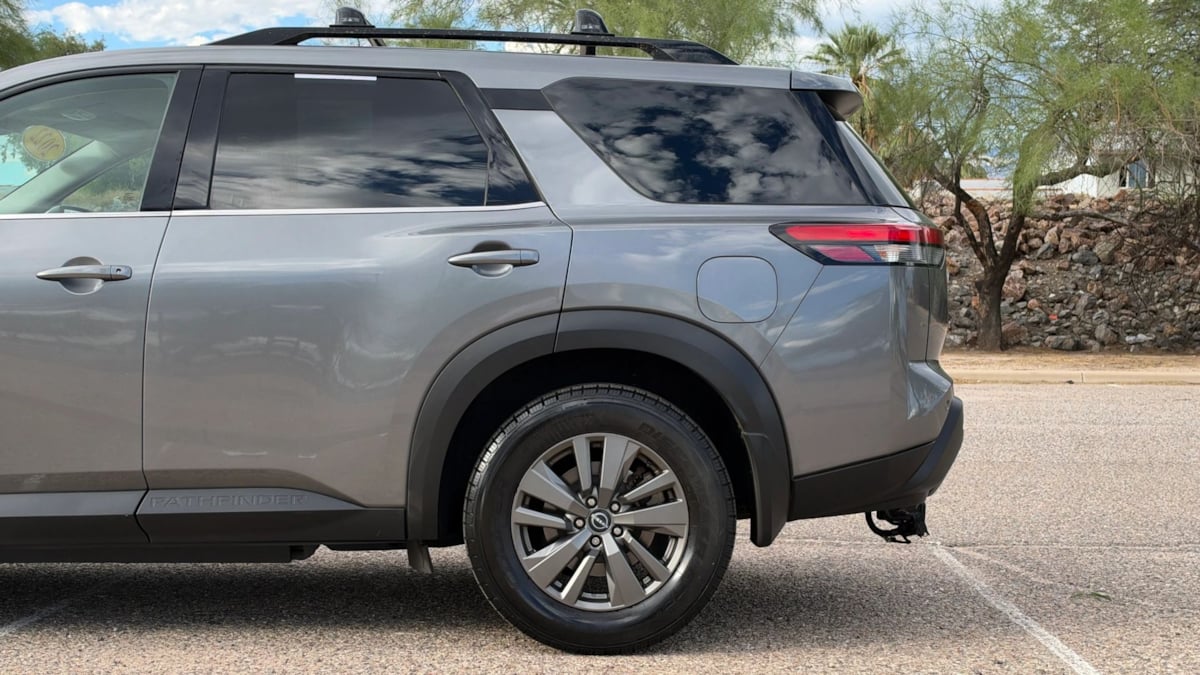Photo 10 of this Nissan Pathfinder