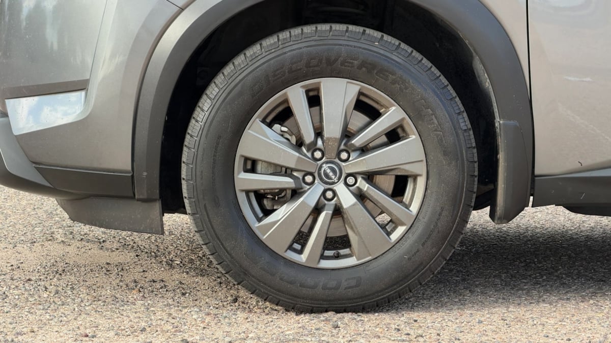 Photo 13 of this Nissan Pathfinder