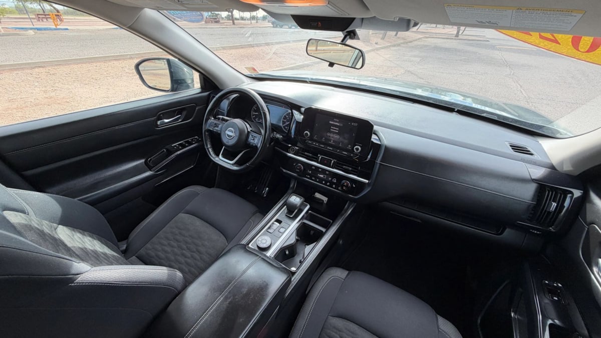 Photo 16 of this Nissan Pathfinder