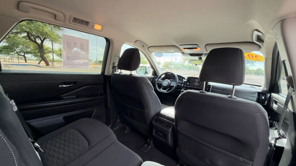 Photo 19 of this Nissan Pathfinder