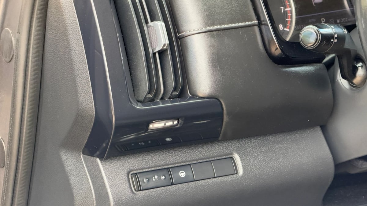 Photo 28 of this Nissan Pathfinder