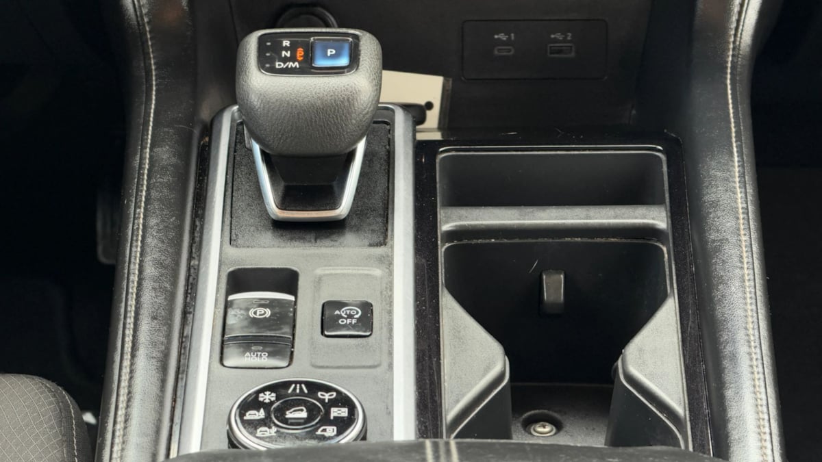 Photo 34 of this Nissan Pathfinder