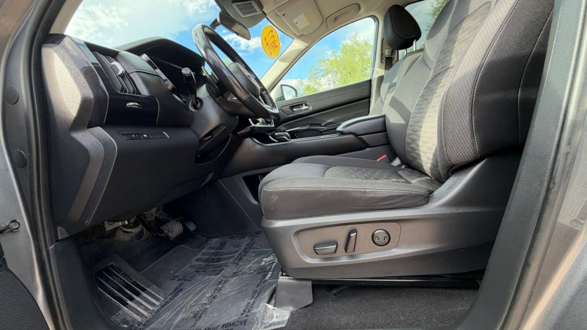 Photo 38 of this Nissan Pathfinder