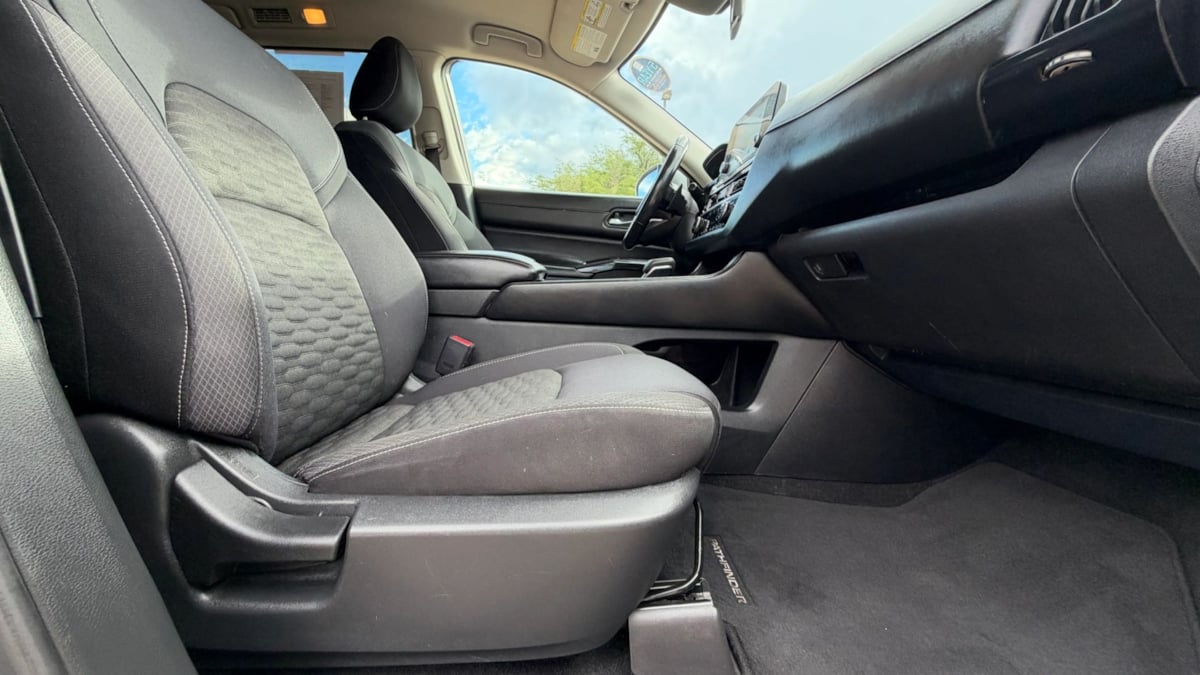 Photo 39 of this Nissan Pathfinder