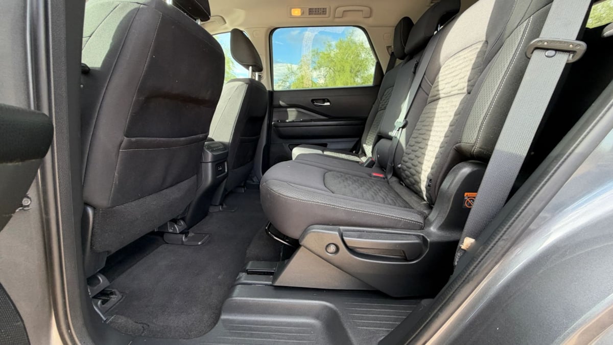 Photo 41 of this Nissan Pathfinder